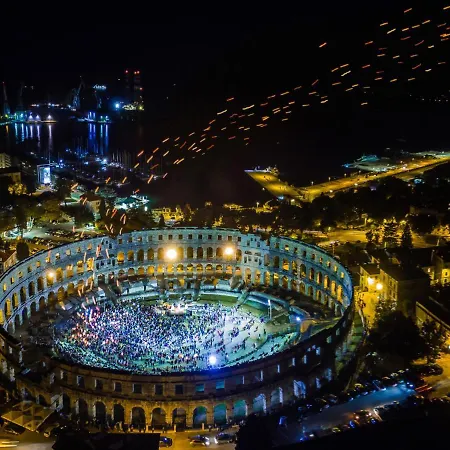 Apartman Silvia By Interhome Póla