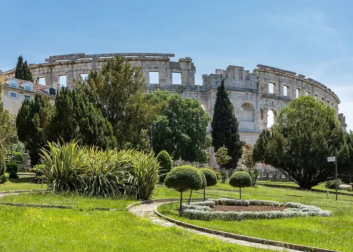 Silvia By Interhome *