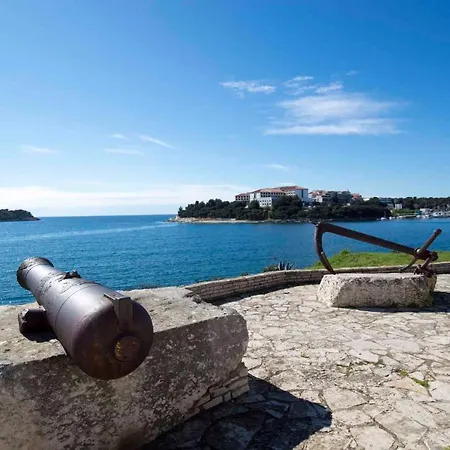 Silvia By Interhome プーラ