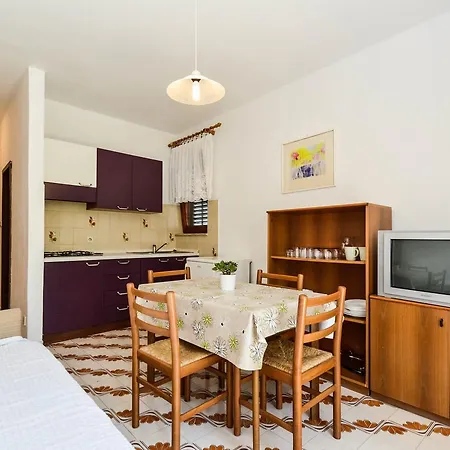 Silvia By Interhome * Pula
