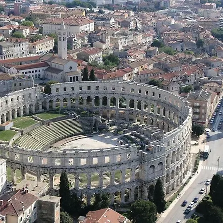 Silvia By Interhome * Pula