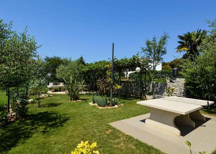 Silvia By Interhome Apartamento *