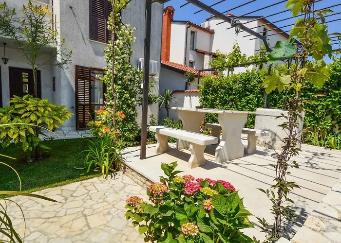 Silvia By Interhome * Pula