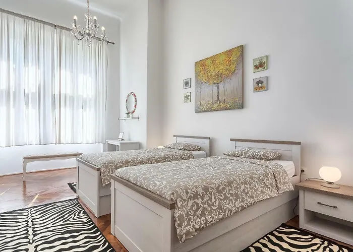 Silvia By Interhome Apartamento *